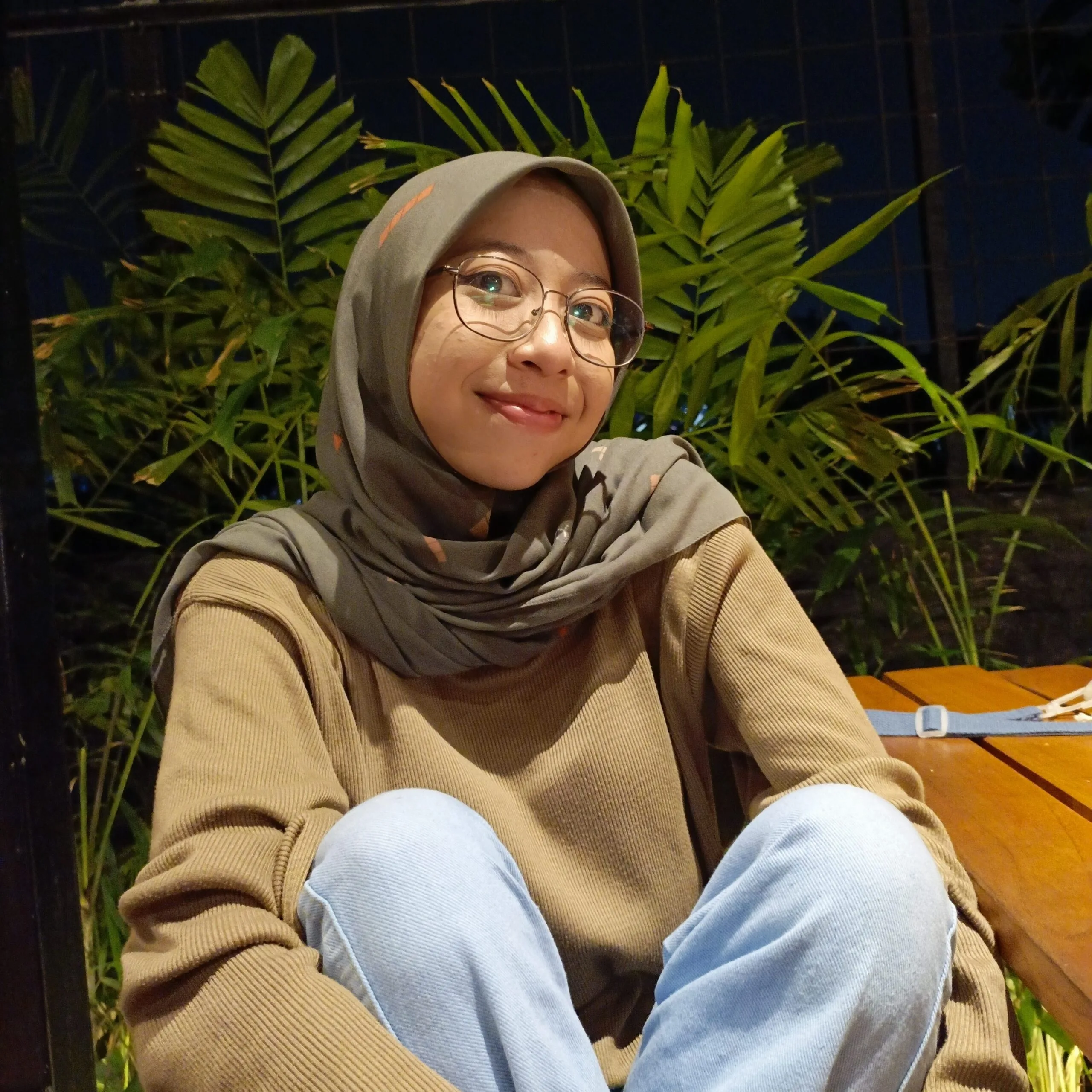 tentang kami aboveeidea-Firyal